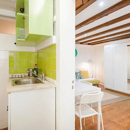 Appartamento Beco Do Melo, A Traditional Building In Alfama Lisbona
